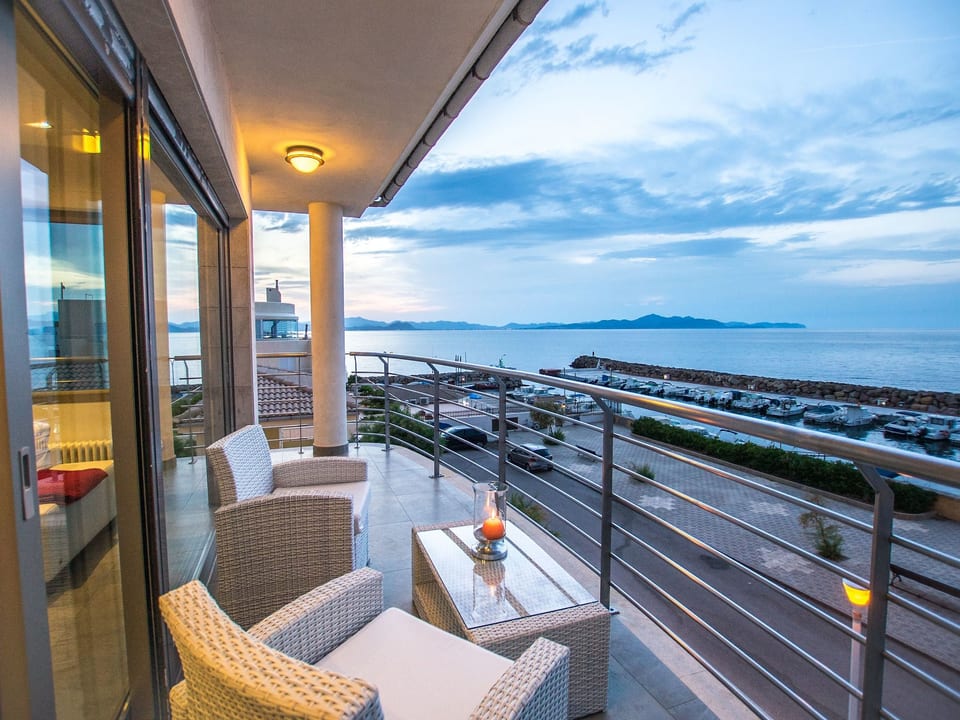 Freistehendes Haus direkt am Meer gelegen - Son Serra de Marina