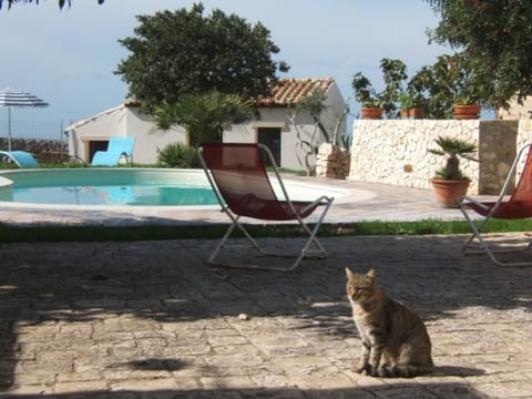 "Villa mit Pool