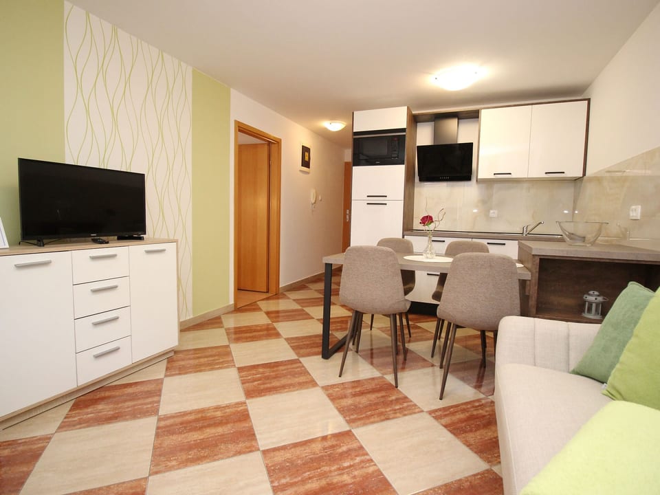 Modern eingerichtete Apartment für 4 Personen ideal für Famillien mit Kinder im - Baška