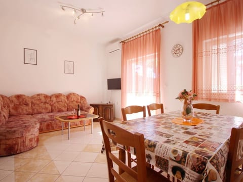 Schöne Wohnung in Baška mit Eigener Terrasse
