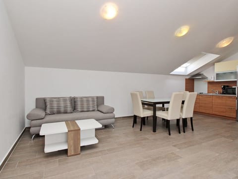 Tolles Appartement in Baška mit Terrasse