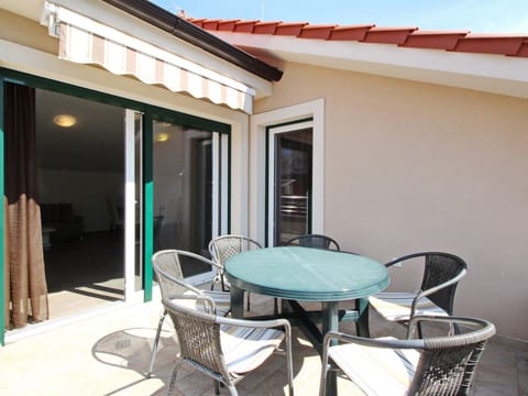 Tolles Appartement in Baška mit Terrasse