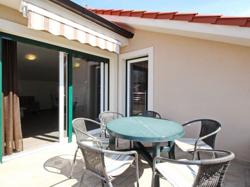 Tolles Appartement in Baška mit Terrasse - Baška