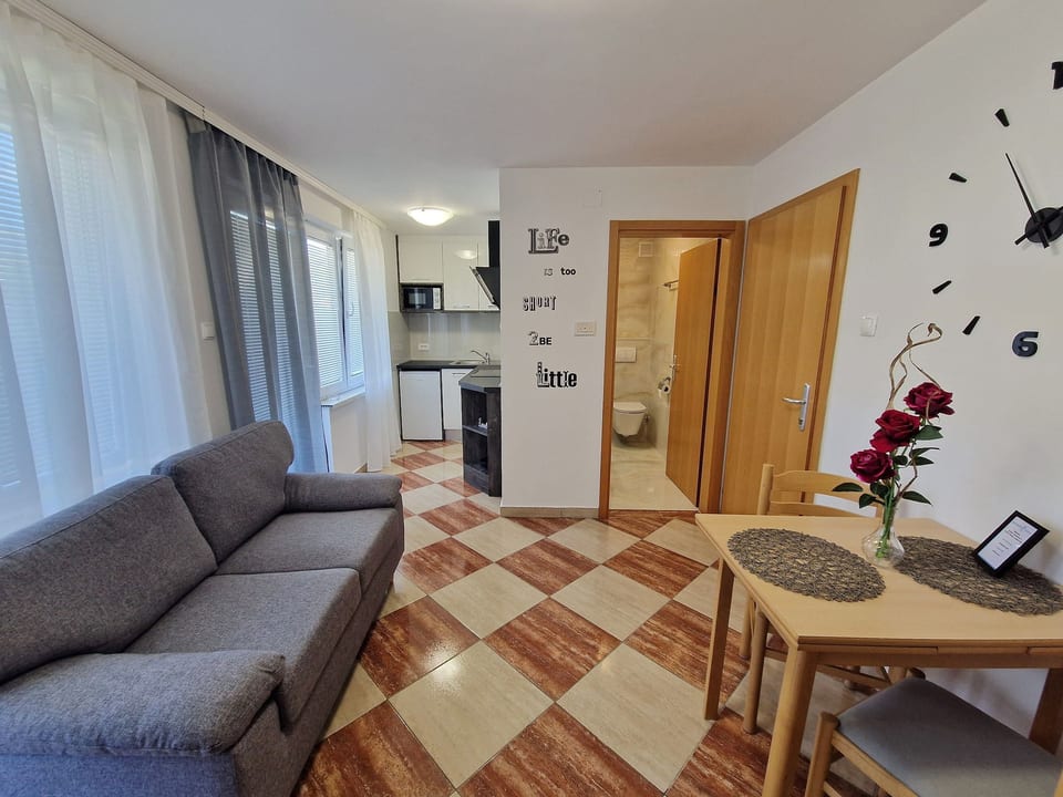 Modern eingerichtete Apartment ideal für junge Paaren im Zentrum von Baska - Baška