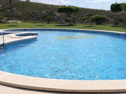 mit gemeinschaftlichem Pool