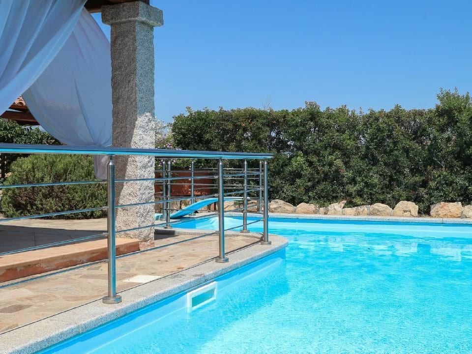 Haus in Budoni mit Schwimmbad und Privatparkplatz - Agrustos