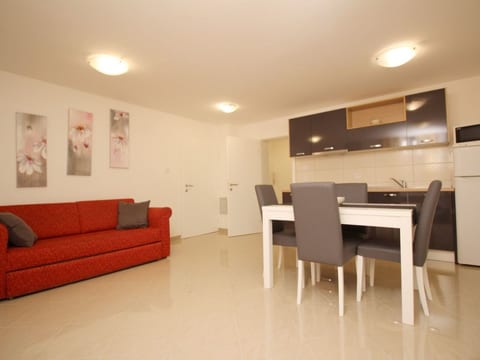 Nettes Appartement in Baška mit Gemeinsamer Terrasse