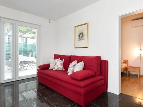 Apartment im Erdgeschoss mit überdachter Terrasse