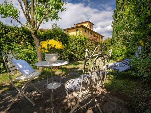 Zwei-Zimmer-Wohnung La Colombaia mit Garten