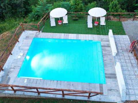 Haus inmitten der Natur mit Schwimmbad