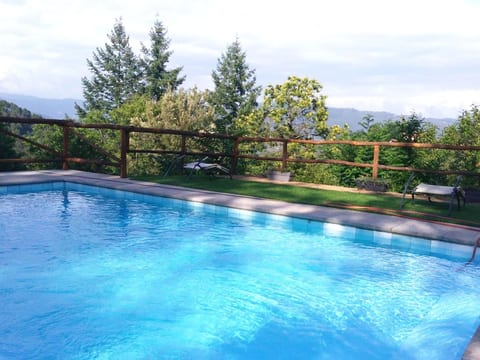 Haus inmitten der Natur mit Schwimmbad