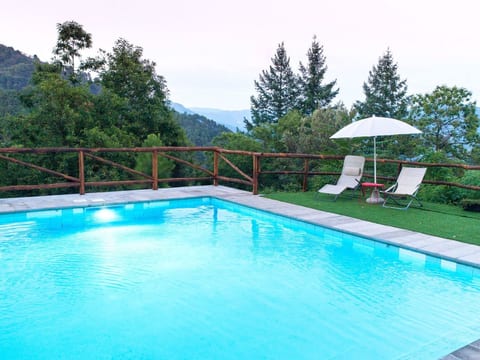 Haus inmitten der Natur mit Schwimmbad