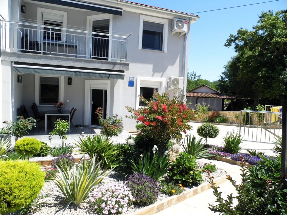 Ausgezeichnete neue und moderne Wohnung - Milohnići