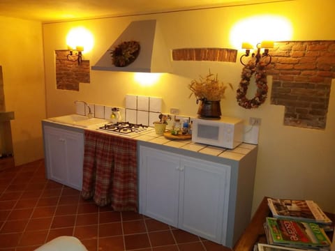 Wohnung in Cascina mit Privatparkplatz