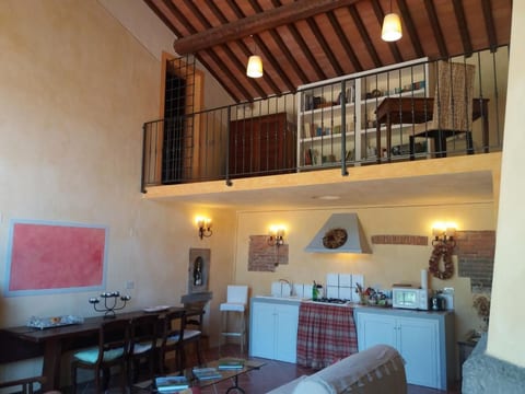 Wohnung in Cascina mit Privatparkplatz