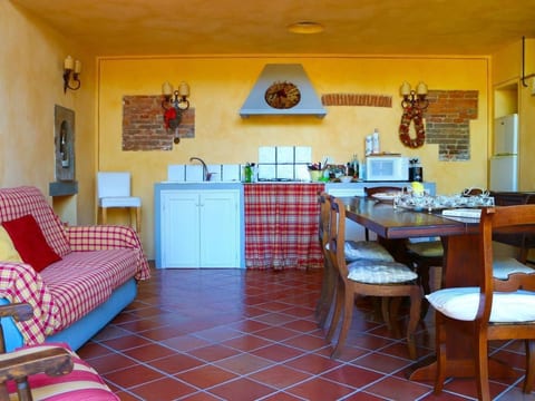 Wohnung in Cascina mit Privatparkplatz