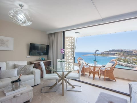Aufwachen mit herrlichem Meerblick aus dieser schicken Wohnung