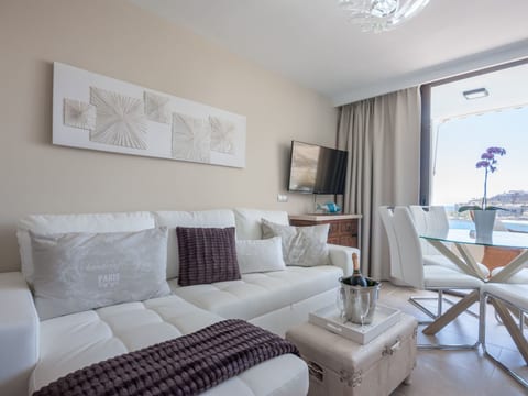 Aufwachen mit herrlichem Meerblick aus dieser schicken Wohnung