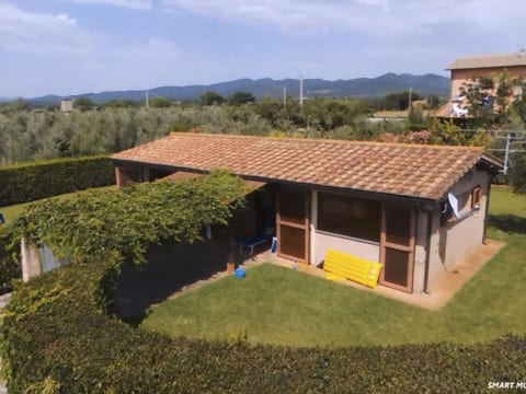 Pfirsichhaus mit Schwimmbad, Jacuzzi und privatem Garten