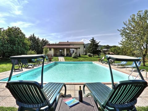 in Pomarance mit Großem gemeinsamem Pool