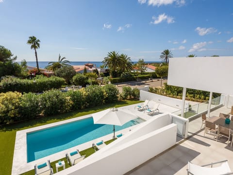 Villa Lucia mit Meerblick und Pool in Santo Tomas