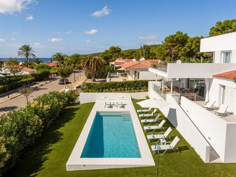 Villa Lucia mit Meerblick und Pool in Santo Tomas