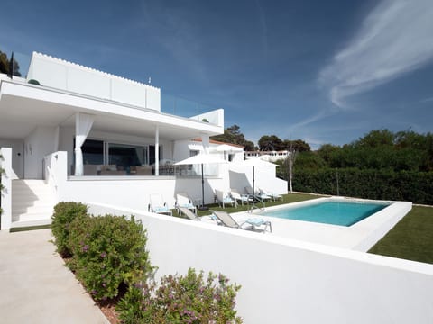 Villa Lucia mit Meerblick und Pool in Santo Tomas