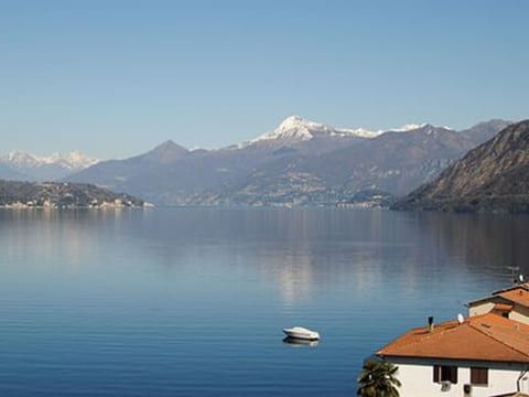 mit Blick auf den Comer See