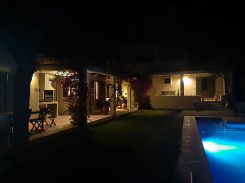 Schöne Villa für 6 Personen mit Schwimmbad
