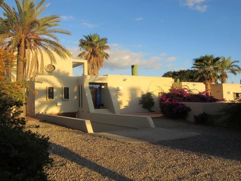 Schöne Villa für 6 Personen mit Schwimmbad