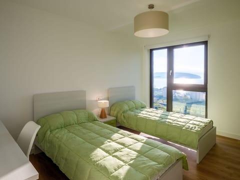 in Outes mit Sonniger Terrasse und Meerblick
