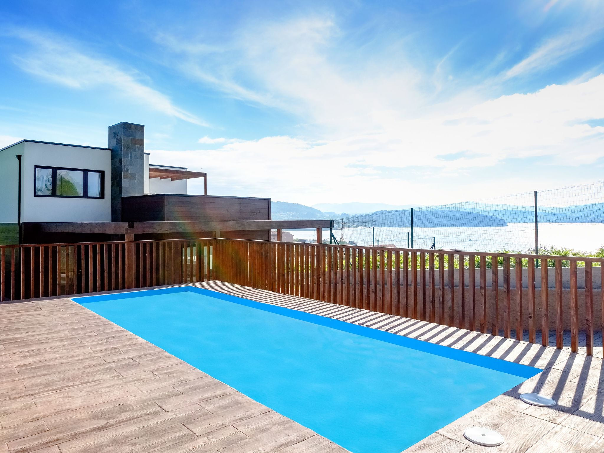 in Outes mit Sonniger Terrasse und Meerblick