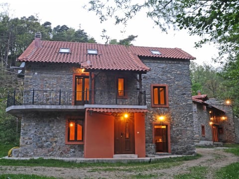 Giusvalla Deluxe Forest 3 Etagen Villa