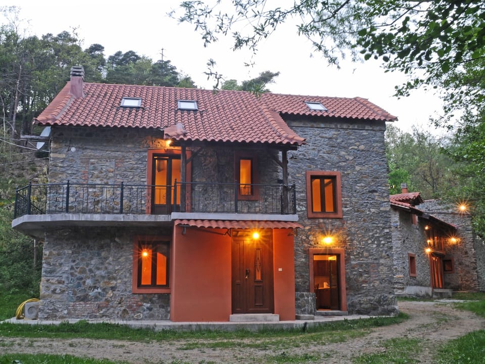 Giusvalla Deluxe Forest 3 Etagen Villa - Province of Savona