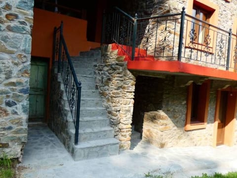Giusvalla Deluxe Forest 3 Etagen Villa