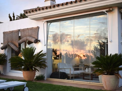 Villa "Casa Roche" mit Blick auf das Wasser