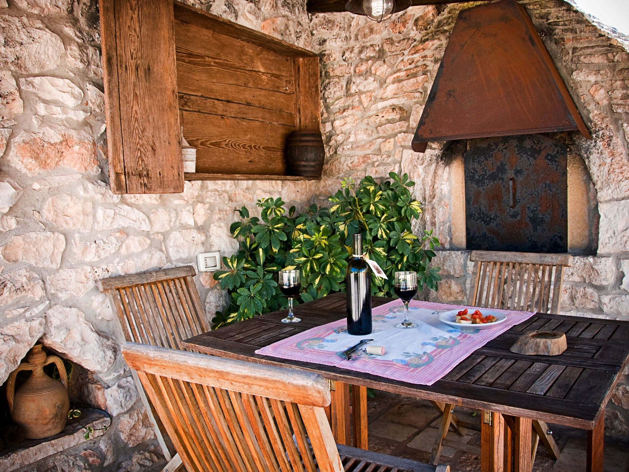 Kirschbaum Trullo, Entspannung und Essen und Wein