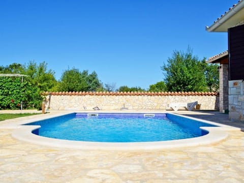 Gemütliches Ferienhaus in Medulin mit Großer Terrasse