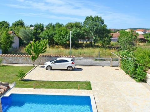 Gemütliches Ferienhaus in Medulin mit Großer Terrasse