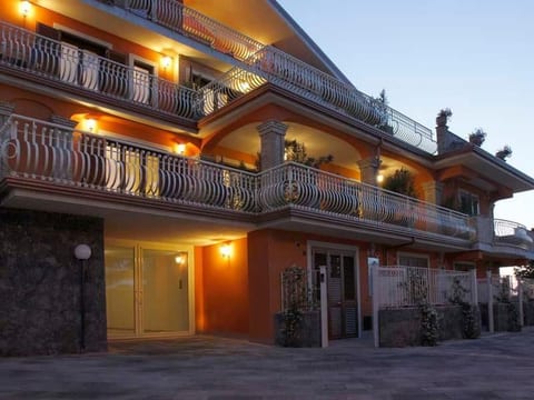 Wohnung in Trecastagni mit Terrasse