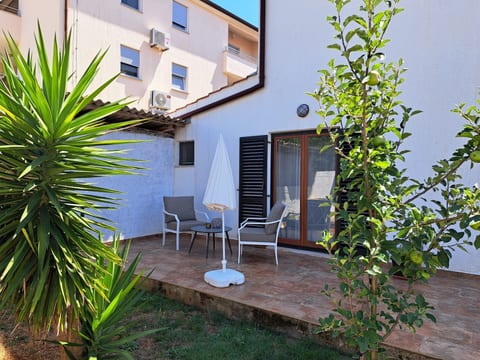 Studio-Apartment mit Meerblick in der Nähe des Strandes