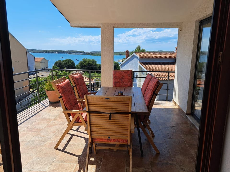 Apartment mit drei Schlafzimmern und Meerblick - Medulin