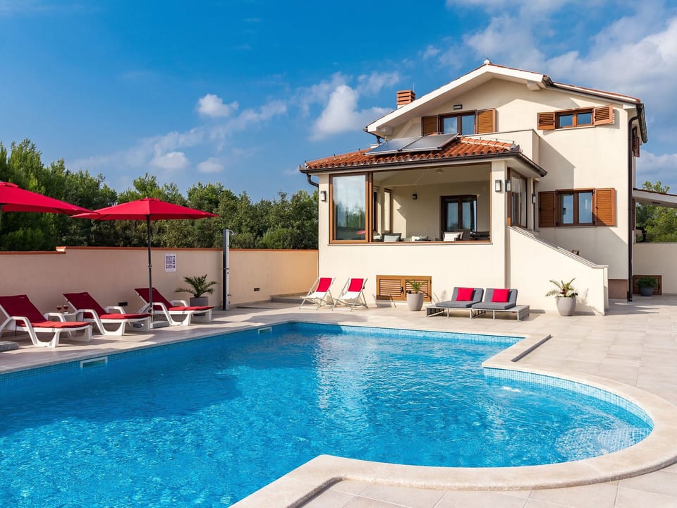 Casa de vacaciones agradable en Pomer con piscina privada - Medulin