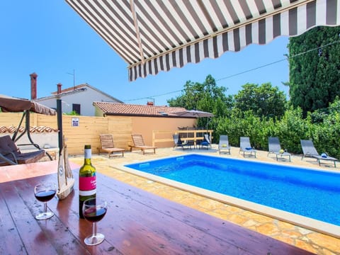 Villa mit Garten, Grill und Terrasse