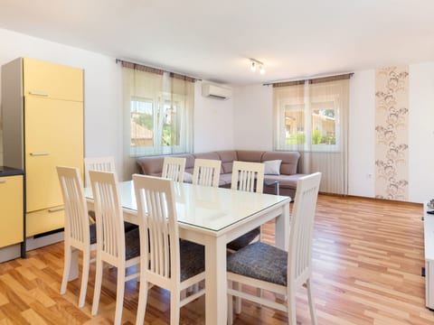 Wohnung "Dragan" mit Balkon