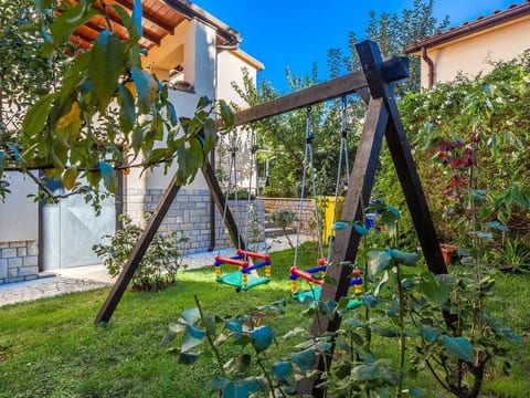 Wohnung "Maretic Mali" mit Terrasse