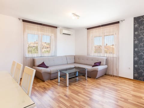 "Dragan 2" mit Balkon