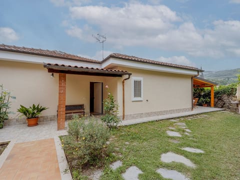 Villa in Borgomaro mit privatem Parkplatz