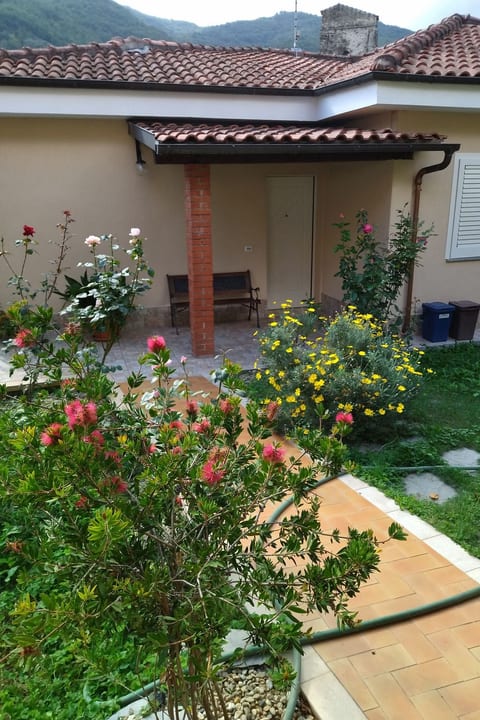 Villa in Borgomaro mit privatem Parkplatz