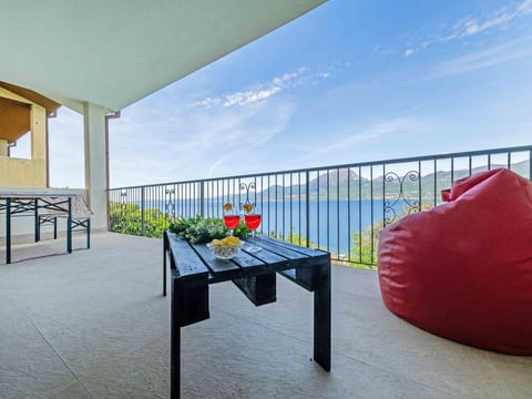 Privater Pool und herrlicher Seeblick